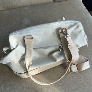 Beis weekender bag in beige